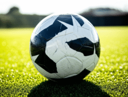 Pengaruh Pola Makan Sehat terhadap Performa Atlet Sepak Bola Profesional